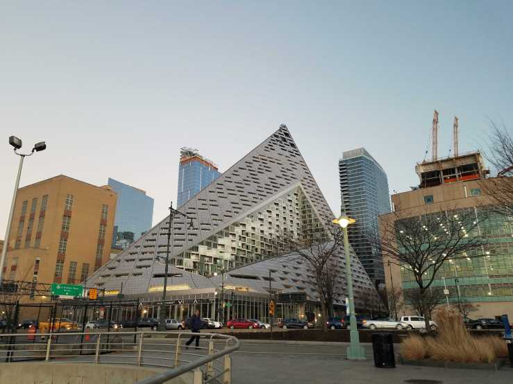 Pyramidal composition – The Humble Fabulist